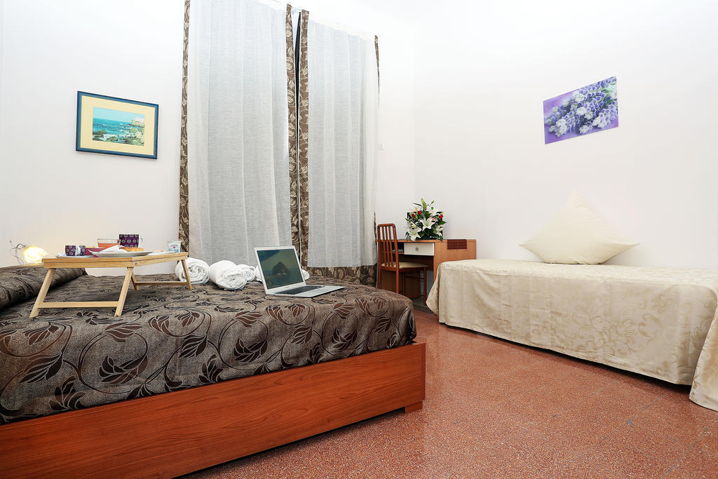 Bells Of Rome Hotel Room photo