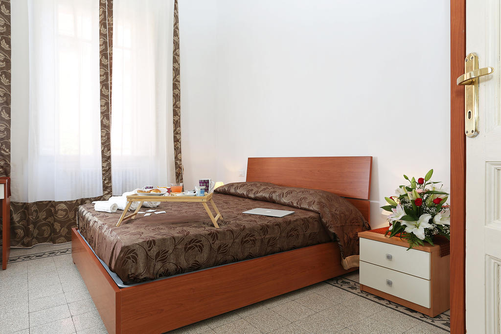 Bells Of Rome Hotel Room photo